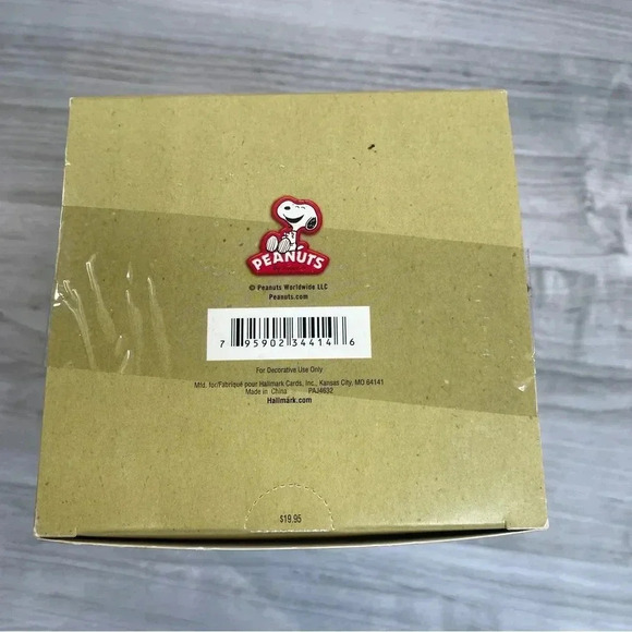 Hallmark Peanuts Gallery 2013 Snoopy “Love Where You’re Headed” Figurine in Box - Picture 3 of 12